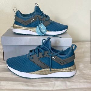 Womens Puma sneakers size 9 good condition